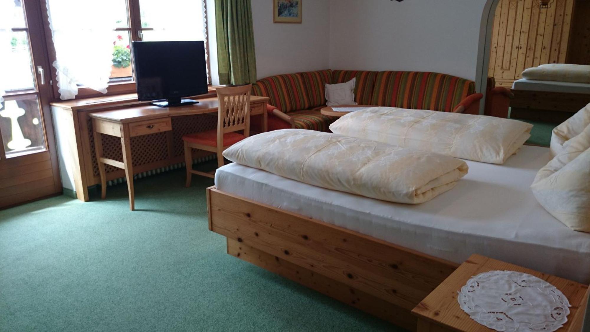 Zum Schweizerbartl Garmisch-Partenkirchen Quarto foto